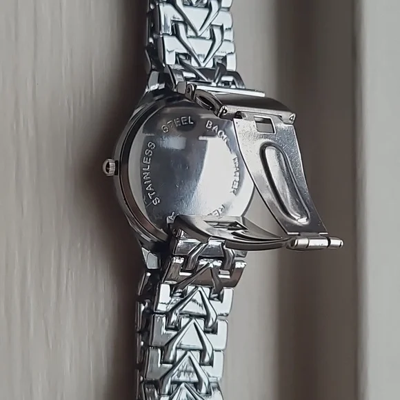 Quartz Watch - Picture 4 of 8